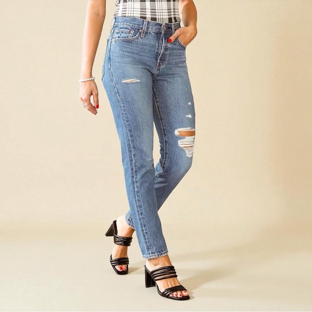 Levi's Wedgie Icon Ankle Medium Blue High-Rise Distressed Jeans - Picture 15 of 15